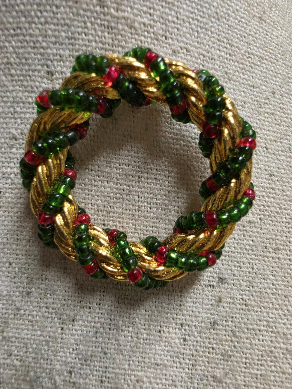 Christmas Beaded Wreath Tack Pin